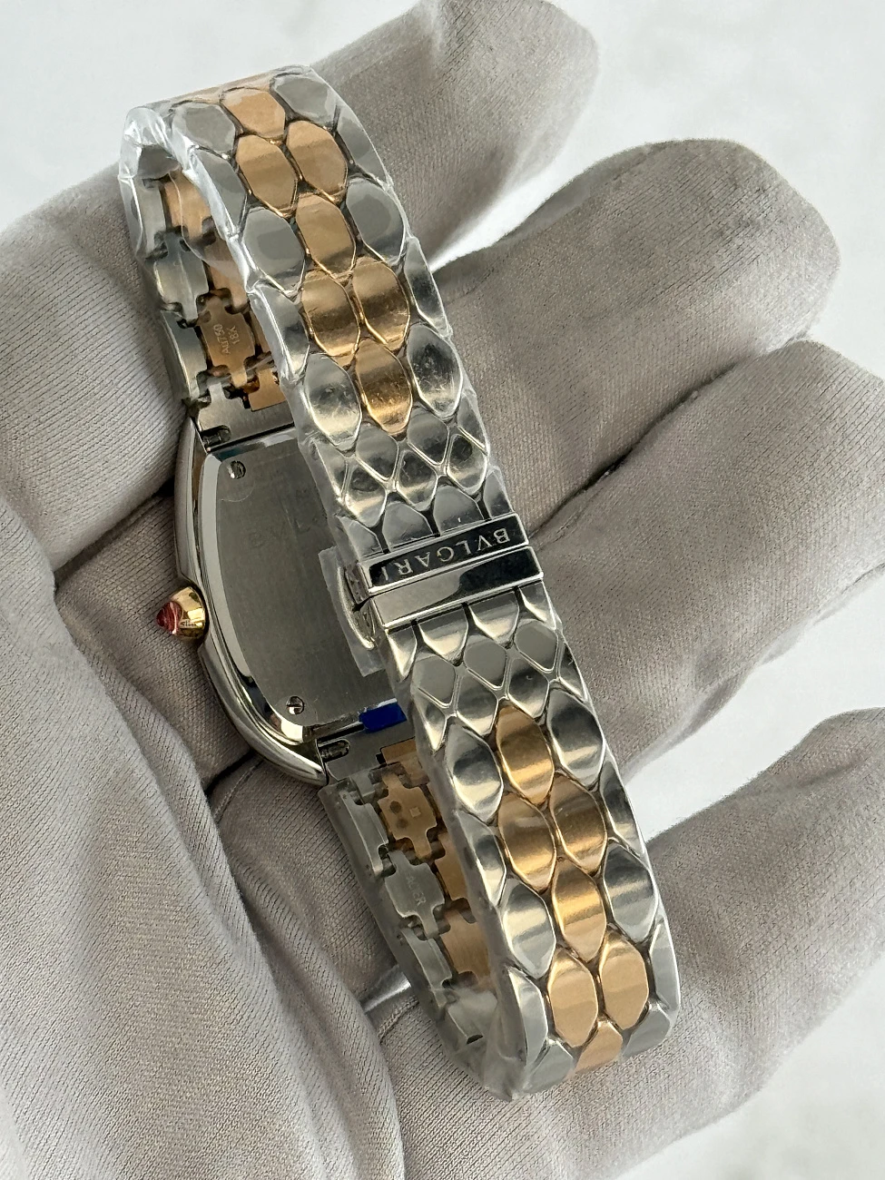 Часы Bvlgari  Serpenti Seduttori Black Dial Diamond Stainless Steel And 18Kt Rose Gold  103450
