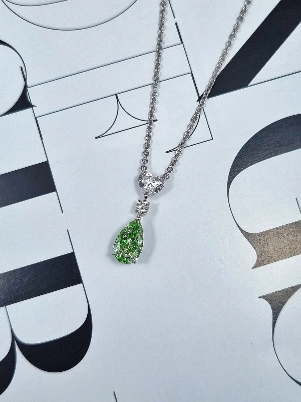 Украшение GIA  Колье 2,01 ct. Fancy Brownish Greenish Yellow/Internally Flawless   