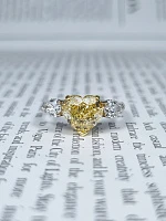 Украшение GIA  Кольцо 3,06 ct. Fancy Light Yellow/VS1 (Heart Diamond)   
