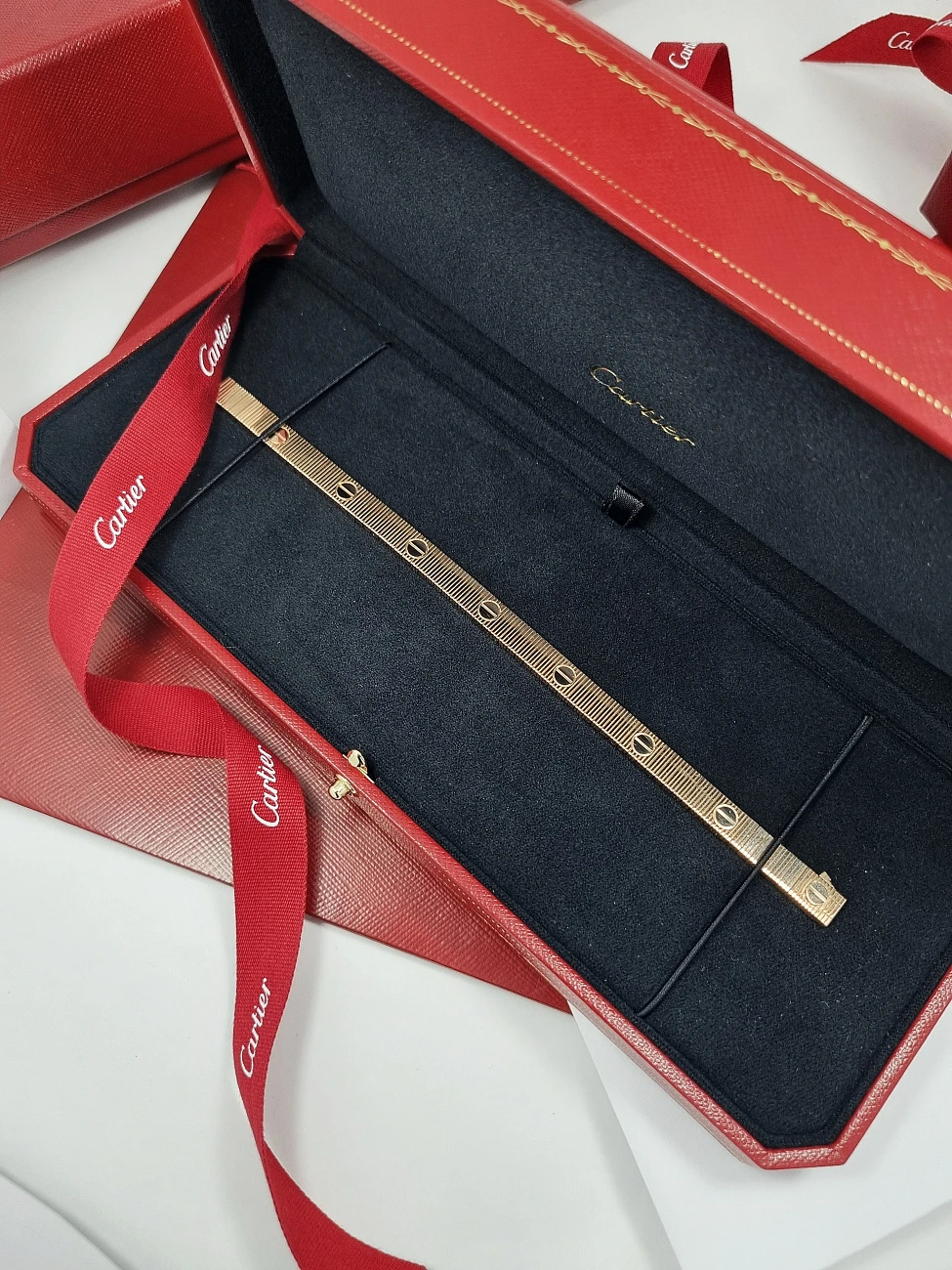 Украшение Cartier  LOVE Unlimited Bracelet, flexible  CRB6088116 