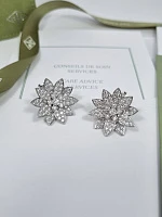 Украшение Van Cleef &amp; Arpels  Lotus Earrings, Medium Model  VCARO96C00 