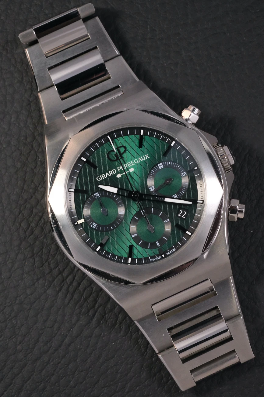 Часы Girard-Perregaux  Laureato Chronograph Aston Martin Edition Limited Edition Of 188 Pieces  81020-11-001-11A