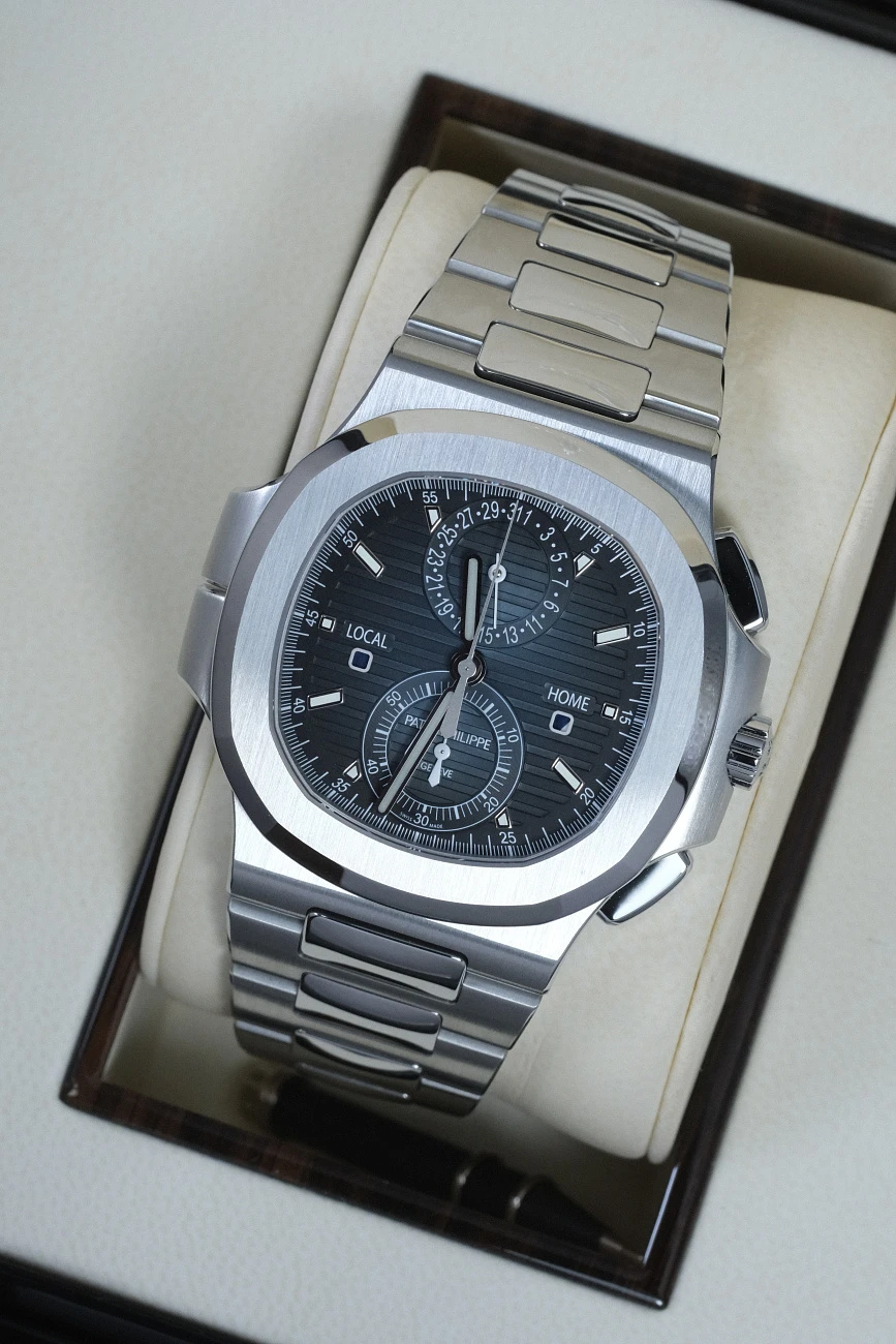 Часы Patek Philippe  Nautilus Travel Time Chronograph Blue Dial  5990/1A-011