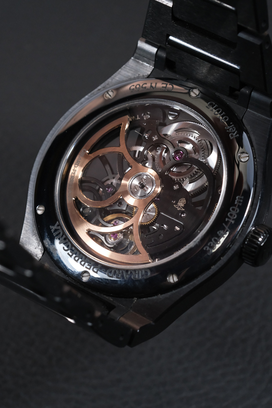 Часы Girard-Perregaux  Laureato Skeleton Ceramic  81015-32-001-32A