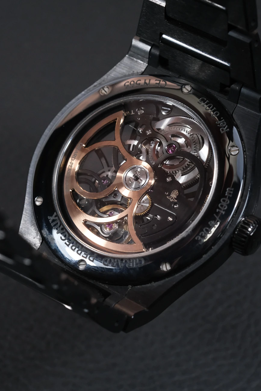 Часы Girard-Perregaux  Laureato Skeleton Ceramic  81015-32-001-32A