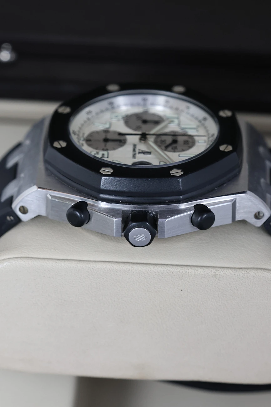 Часы Audemars Piguet  Audemars Piguet Royal Oak Offshore Rubber Clad  25940SK.OO.D002CA.02