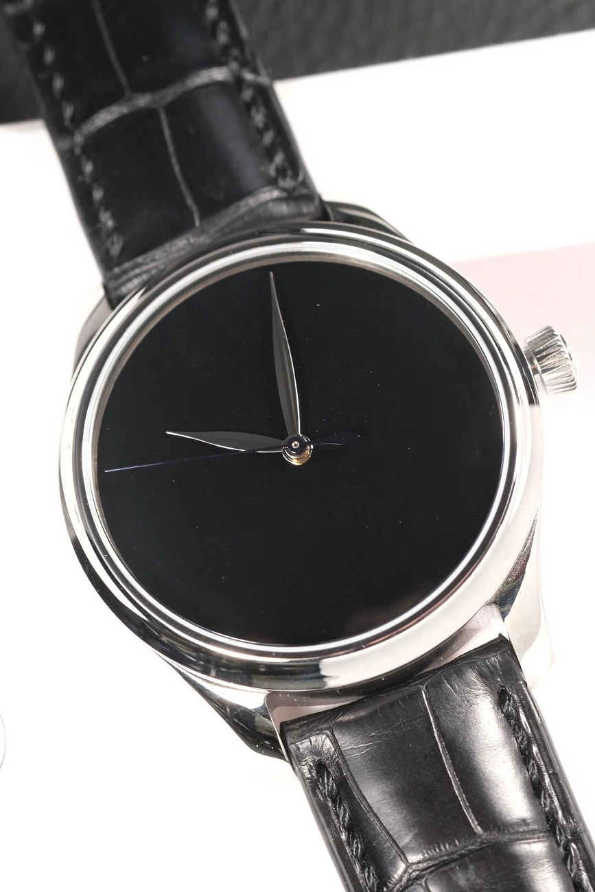 Часы H. Moser &amp; Cie  Endeavour Centre Seconds Vantablack®  1200-1239