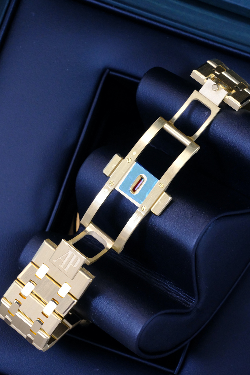 Часы Audemars Piguet  Royal Oak Double Balance Wheel Openworked 41Mm Yellow Gold  15407BA.OO.1220BA.01