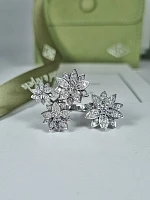 Украшение Van Cleef &amp; Arpels  Lotus Between The Finger Ring, 4 Flowers  VCARP7TF00 