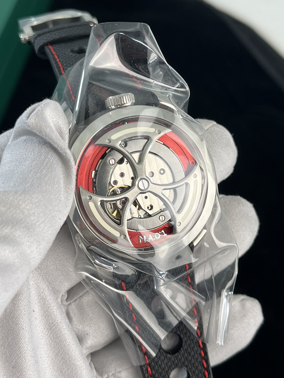 Часы MB&F  M.a.d.1 Red  M.A.D.1 RED