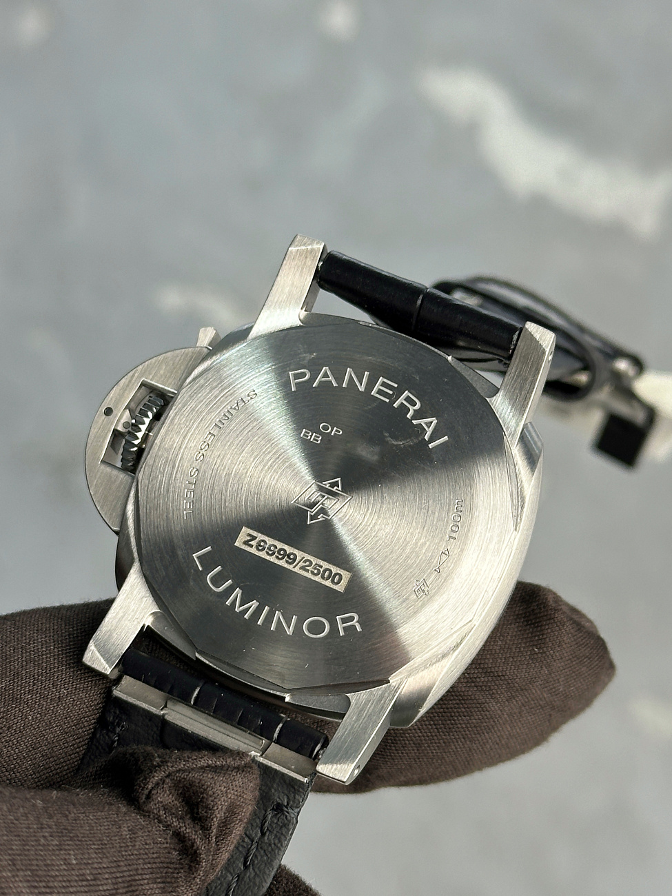 Часы Panerai  Luminor Quaranta  PAM01372