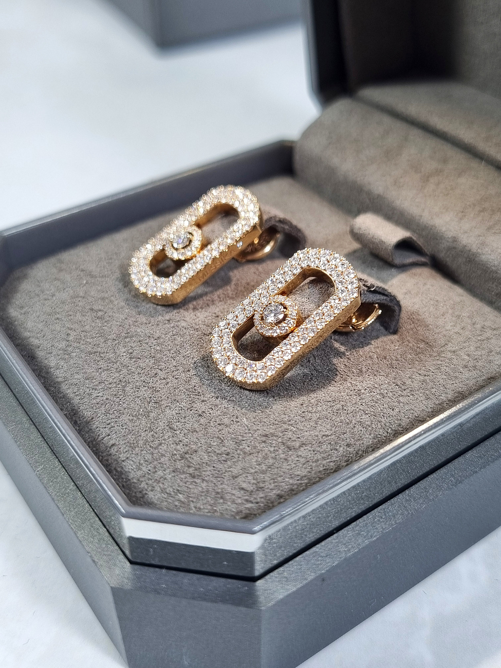 Украшение MESSIKA  So Move Pavé Earrings Pg  So Move Pavé-Set Earrings 12931-PG 