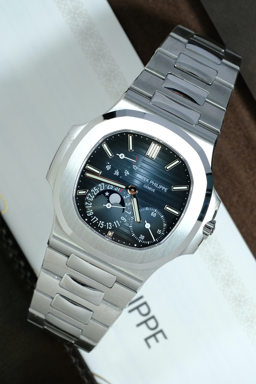 Часы Patek Philippe  Nautilus Steel  5712/1A-001