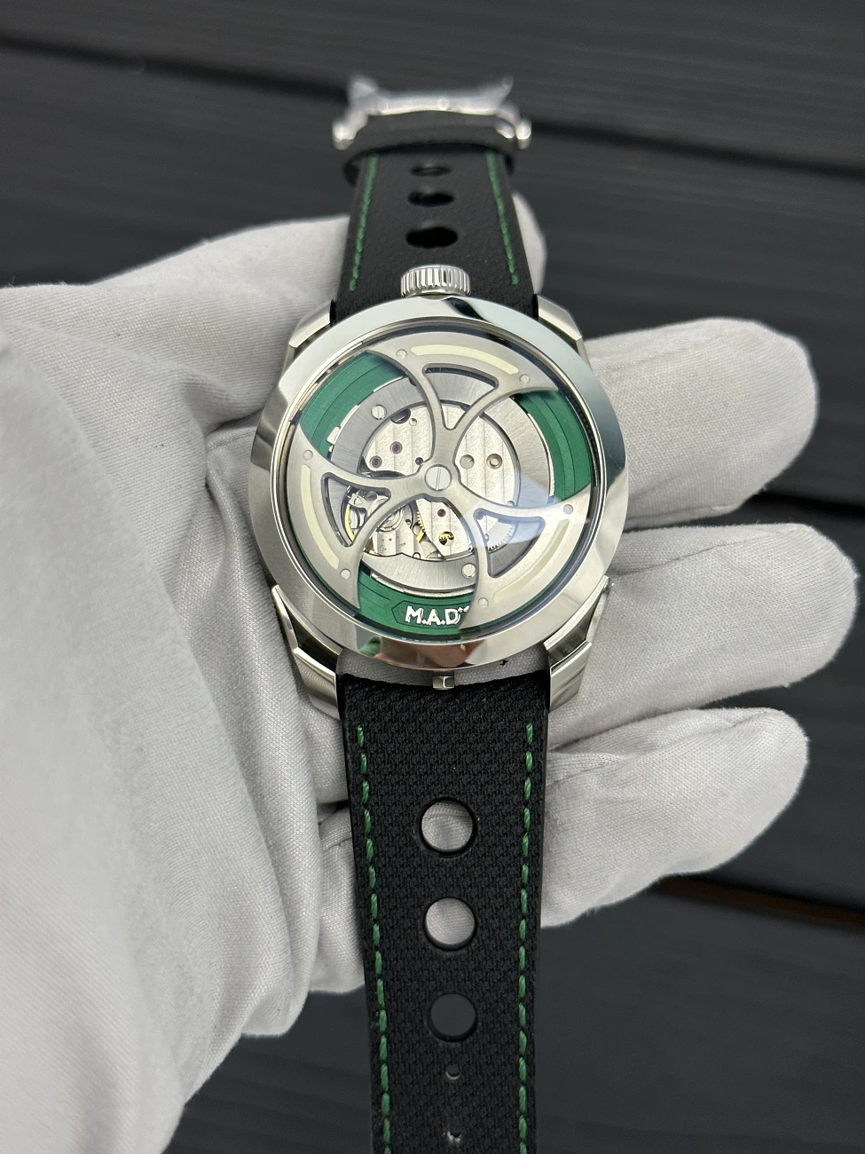 Часы MB&amp;F  M.a.d.1 Green Edition  M.A.D.1 GREEN