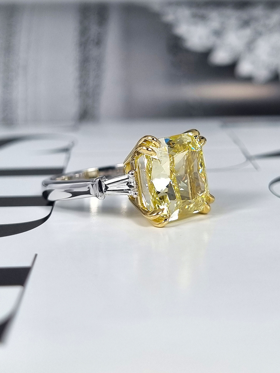 Украшение GIA  Кольцо с бриллиантом 10,03 ct. Fancy Yellow/VVS2   