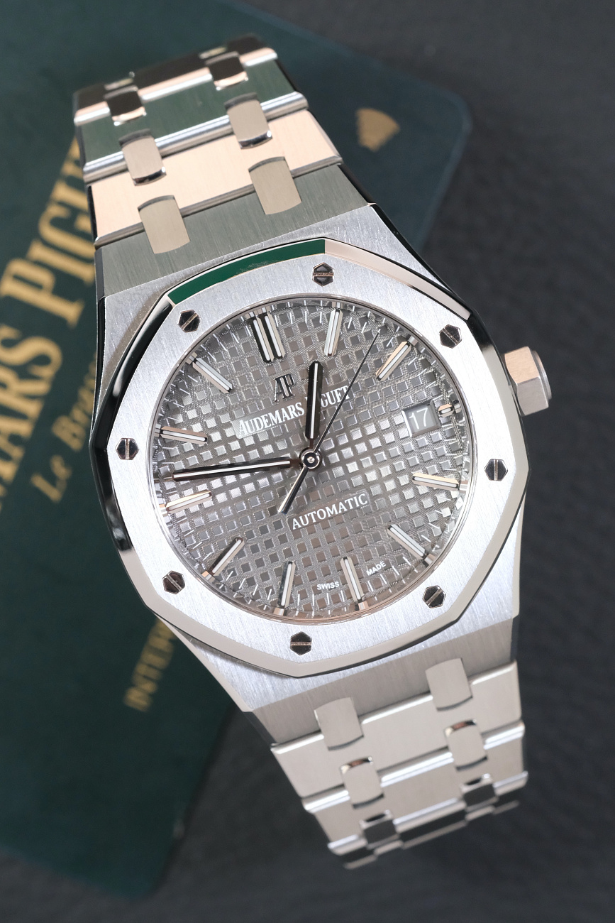 Часы Audemars Piguet  Royal Oak 37Mm  15450ST.OO.1256ST.02