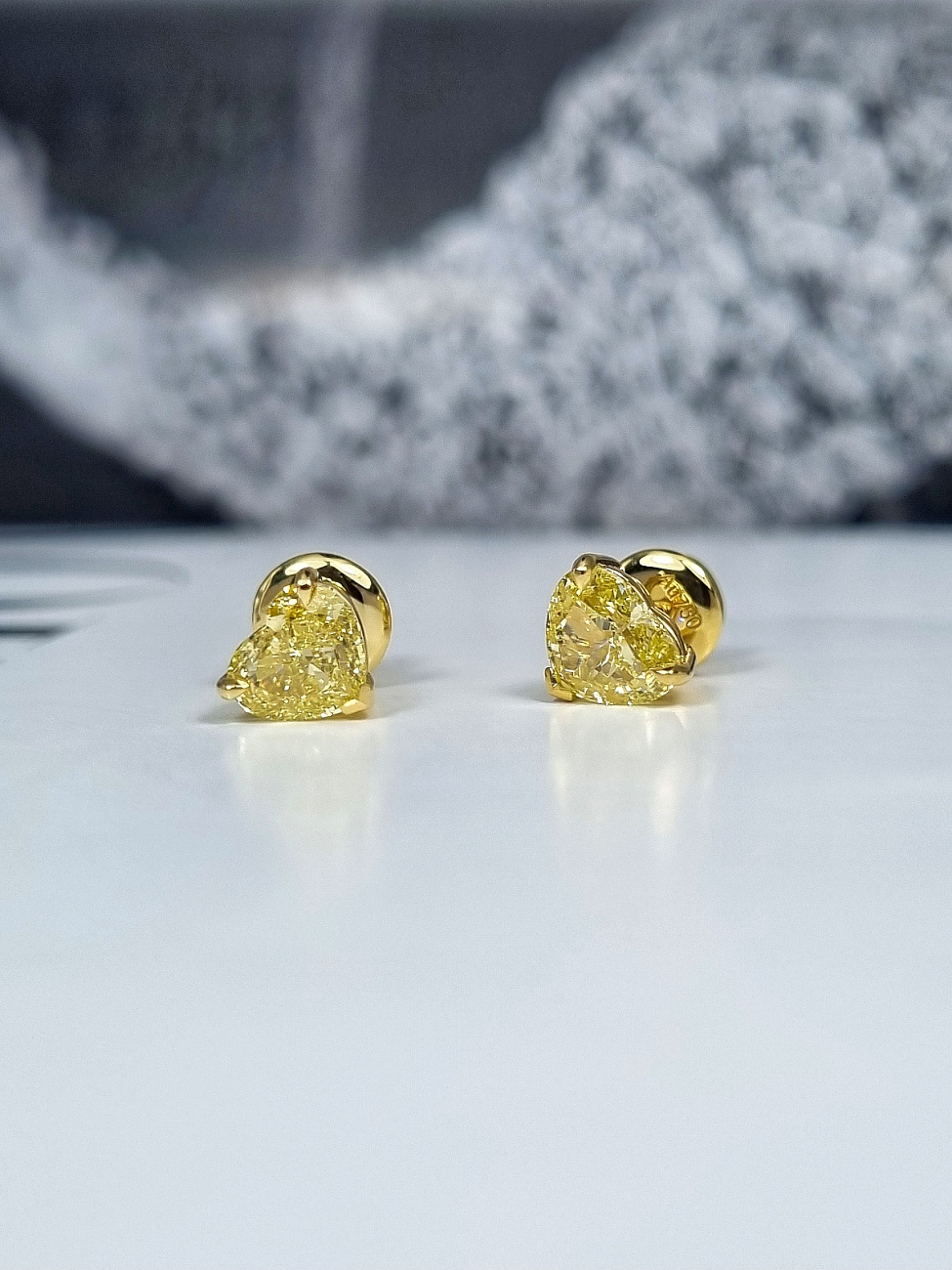 Украшение NO NAME  Серьги 1,01/1,02 ct. Fancy Intense Yellow/VVS2-VS1 Heart Diamonds   