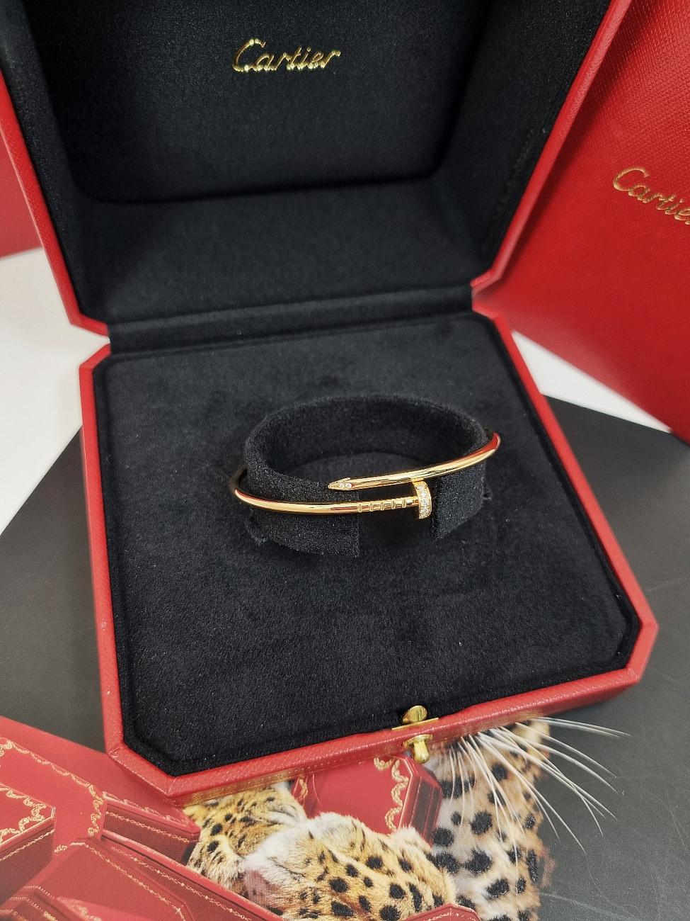 Украшение Cartier  Juste Un Clou Bracelet, Small Model, Diamonds  B6066117 
