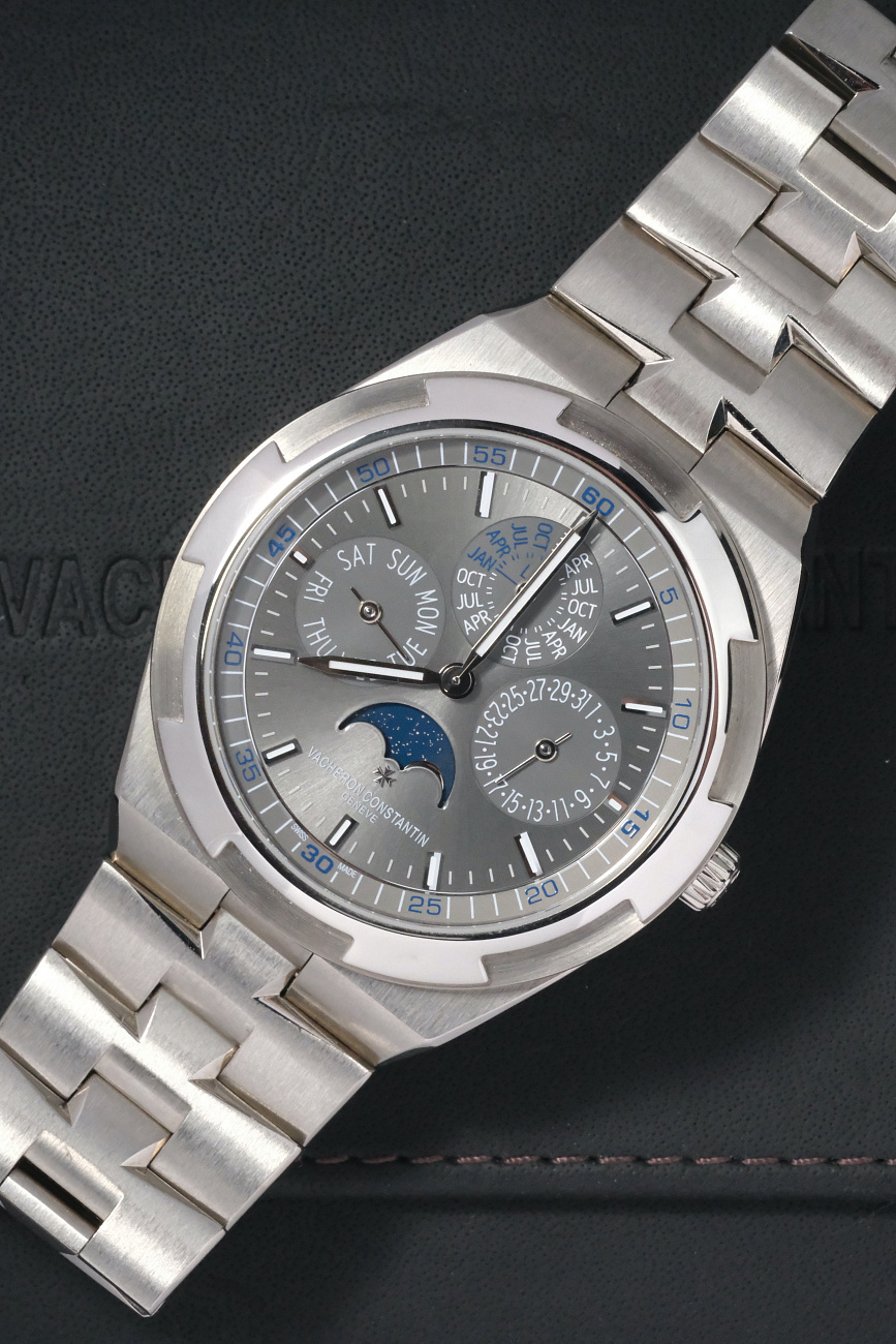 Часы Vacheron Constantin  Overseas Ultra-Thin Perpetual Calendar 41.5Mm  4300v/120g-b102