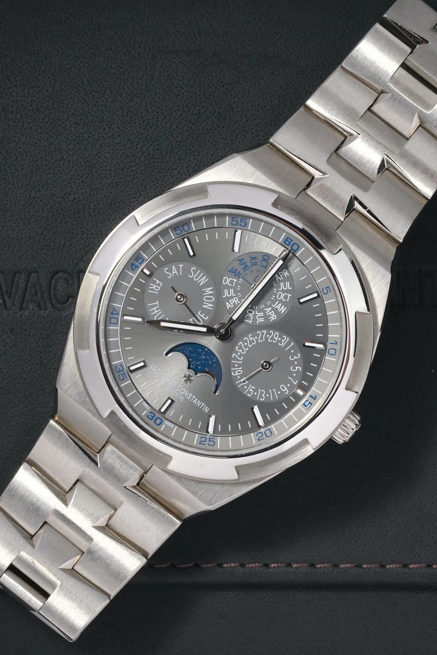 Часы Vacheron Constantin  Overseas Ultra-Thin Perpetual Calendar 41.5Mm  4300v/120g-b102