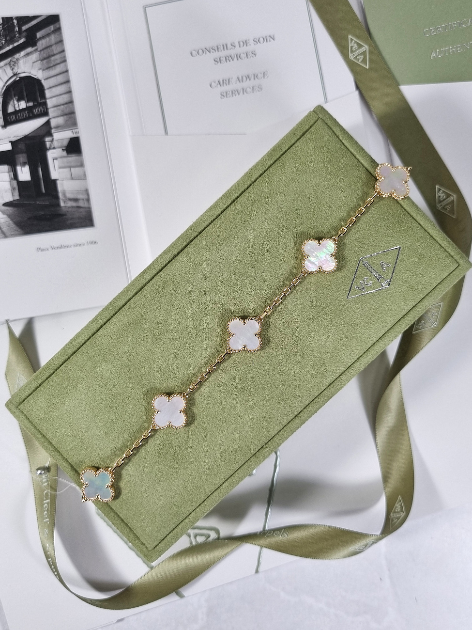 Украшение Van Cleef & Arpels  Vintage Alhambra Bracelet, 5 Motifs  VCARA41800 