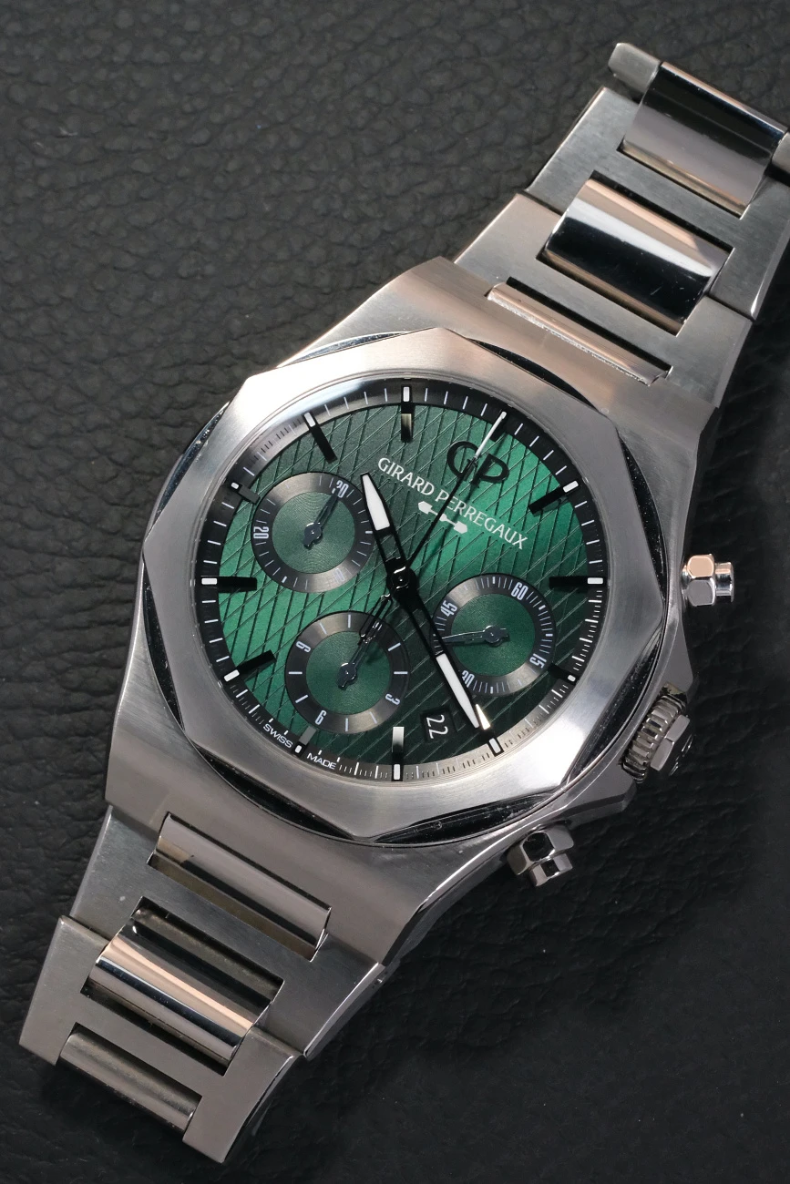 Часы Girard-Perregaux  Laureato Chronograph Aston Martin Edition Limited Edition Of 188 Pieces  81020-11-001-11A