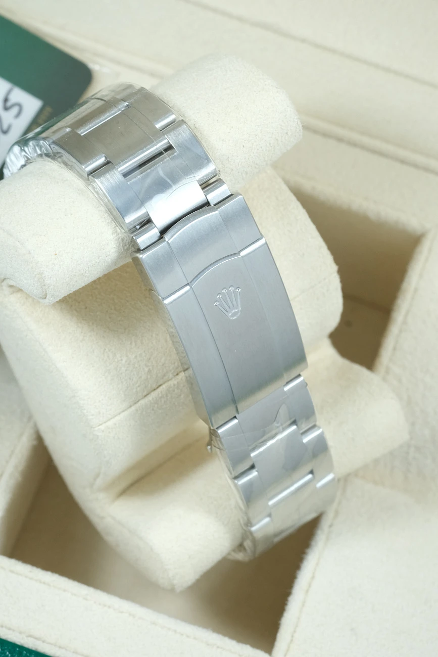Часы Rolex  Oyster Perpetual 41 Mm Pistachio Dial New Model  134300-0006
