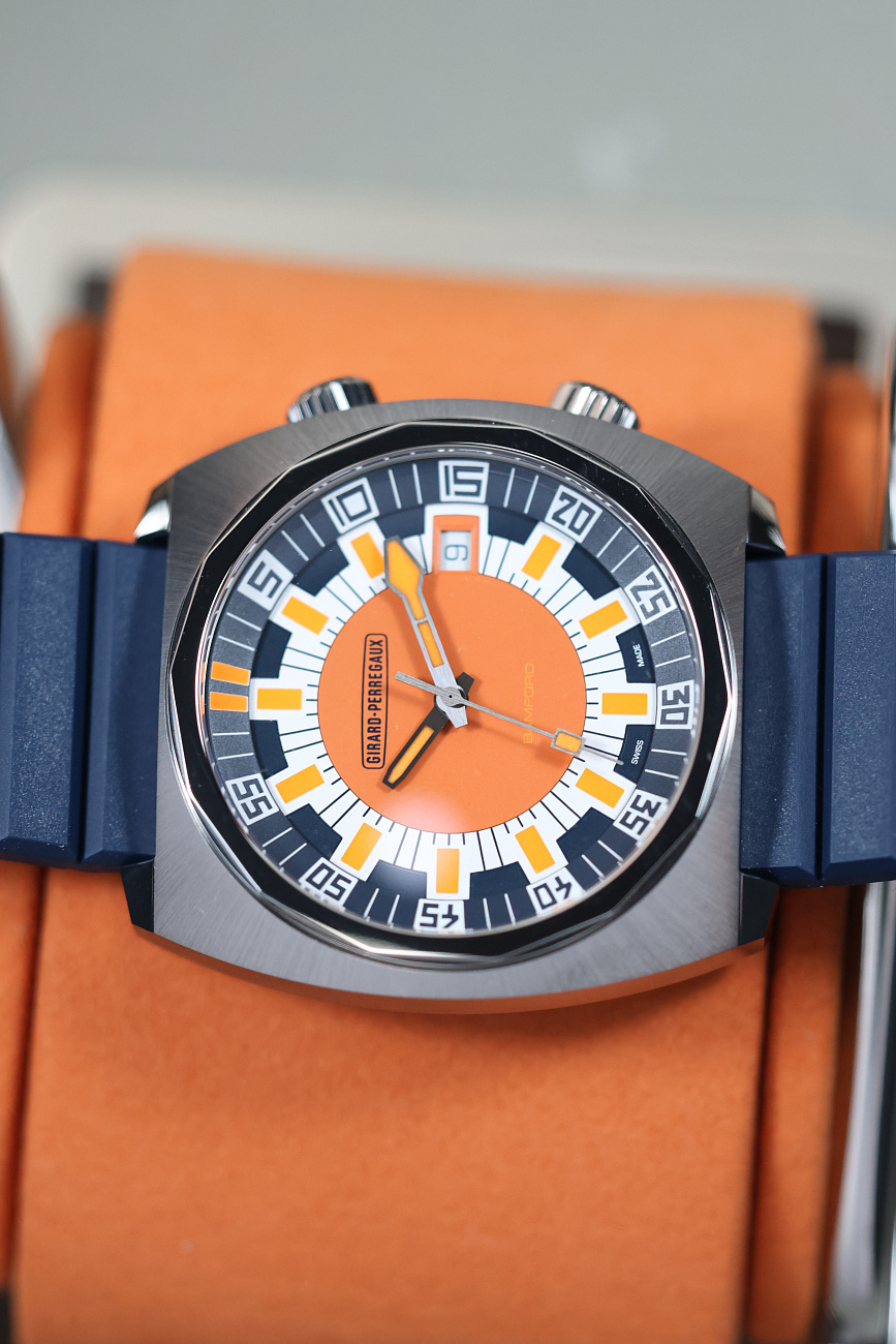 Часы Girard-Perregaux  DEEP DIVER  39500-21-3266-6CX