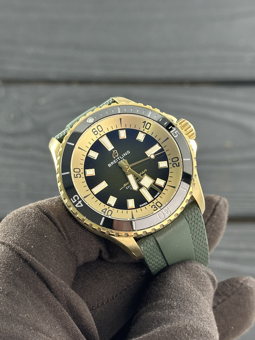 Часы Breitling  Superocean Automatic 42 Bronze  N17375201L1S1