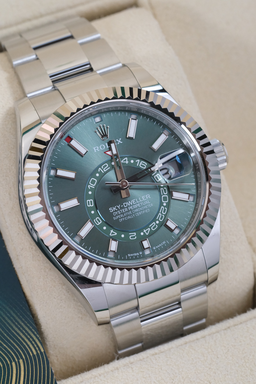 Часы Rolex  Oyster Perpetual Sky-Dweller 336934 Green Dial  336934