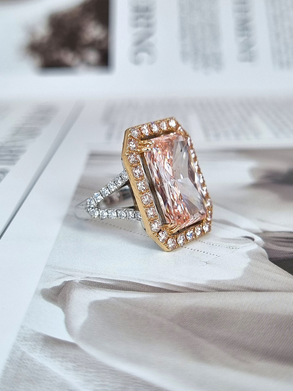 Украшение No Name  Кольцо 7,54 ct. Fancy Intense Pink/VS1 Laboratory Grown Diamond   