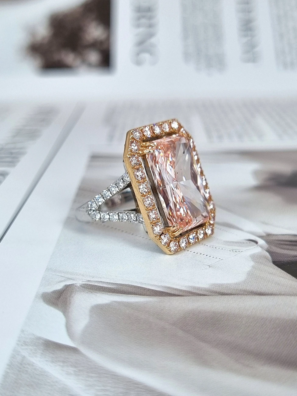 Украшение No Name  Кольцо 7,54 ct. Fancy Intense Pink/VS1 Laboratory Grown Diamond   
