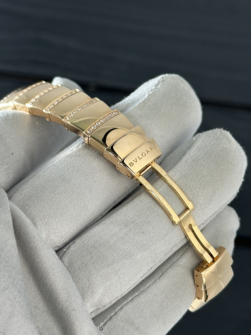 Часы Bvlgari  Lvcea 33Mm Black Opaline Dial  LUP33BGDGD1D/11