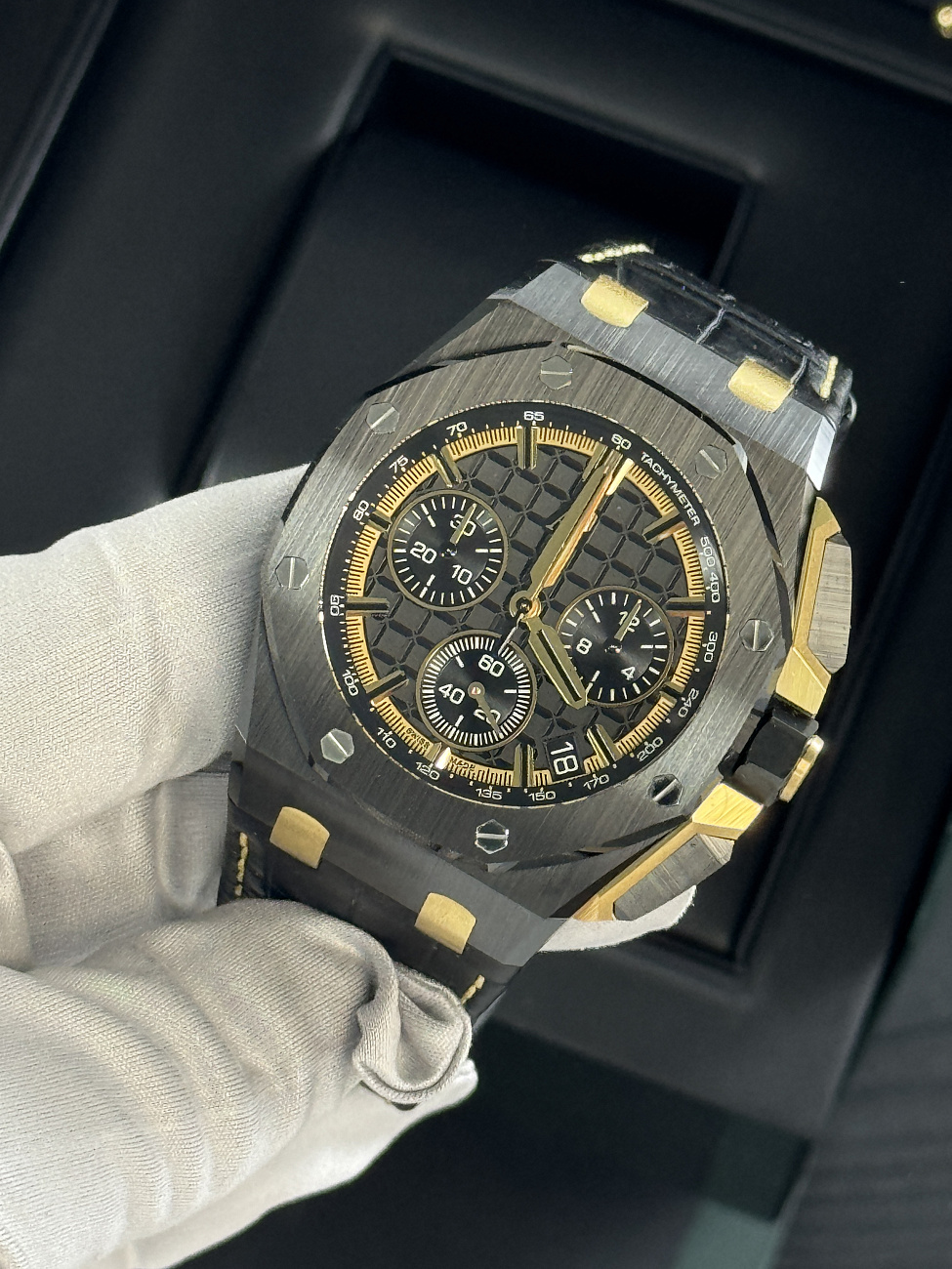 Часы Audemars Piguet  Royal Oak Offshore Chronograph 43Mm Ceramic Yellow Gold  26420CE.OO.A127CR.01