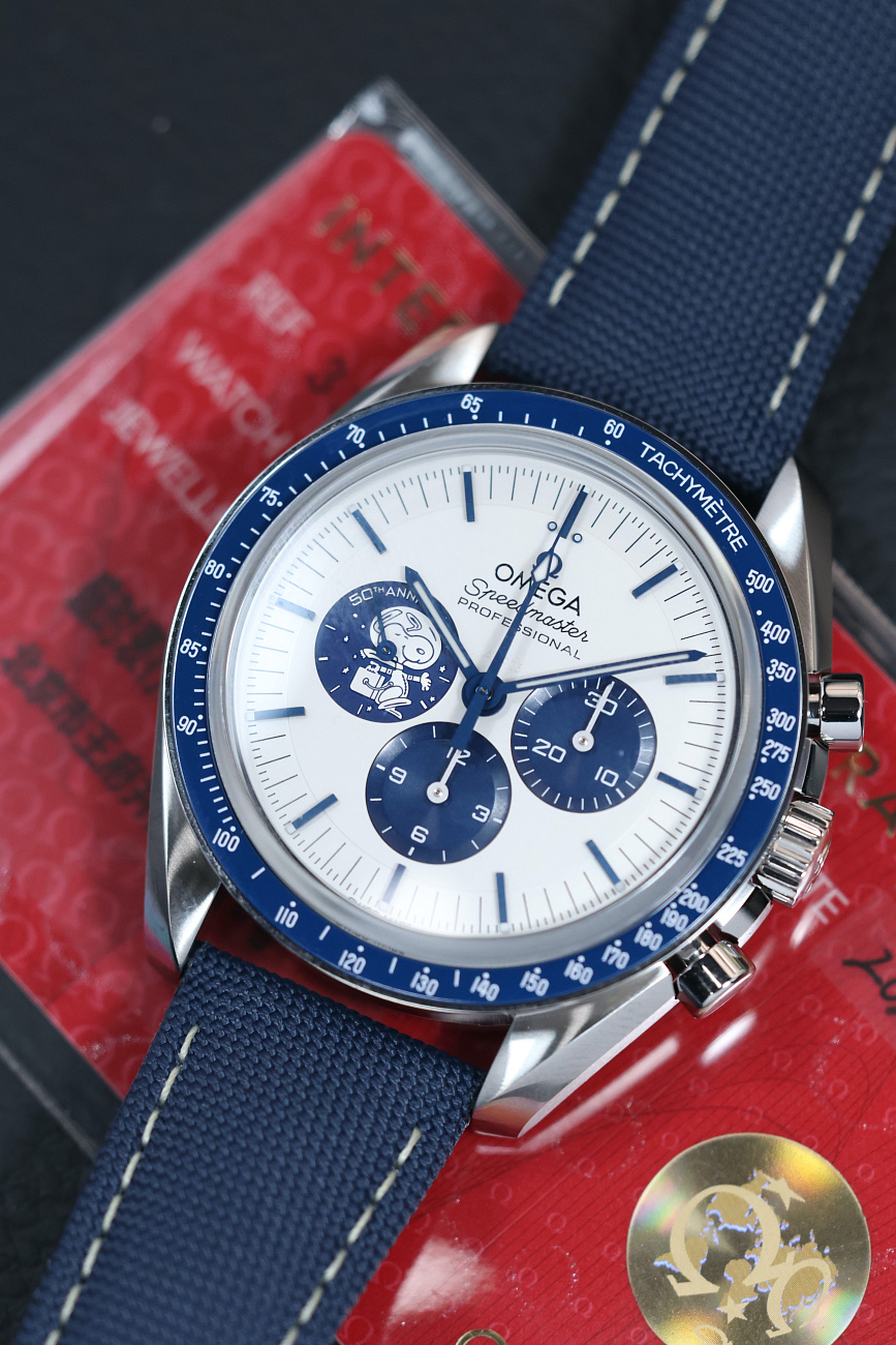 Часы Omega  Speedmaster Snoopy  310.32.42.50.02.001