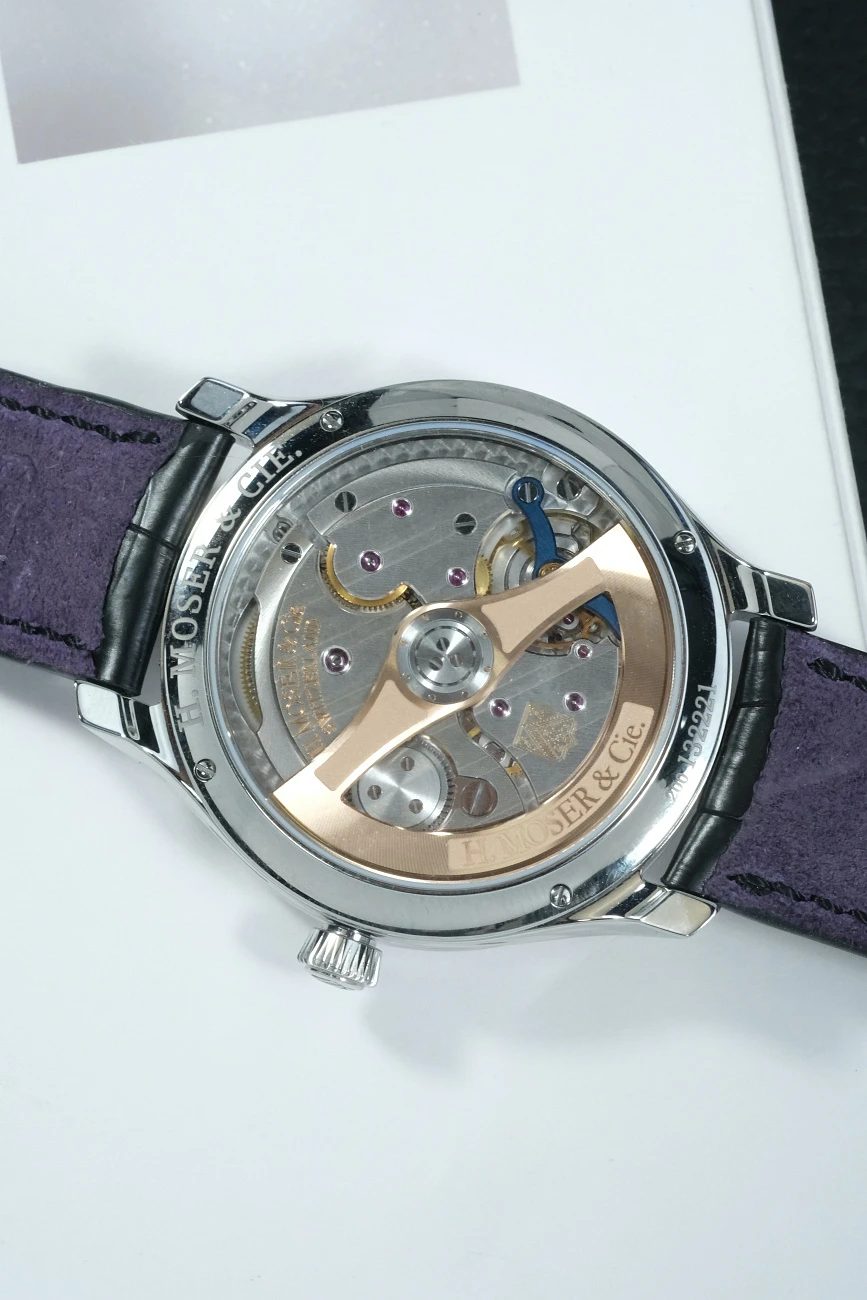 Часы H. Moser &amp; Cie  Endeavour Centre Seconds Vantablack®  1200-1239