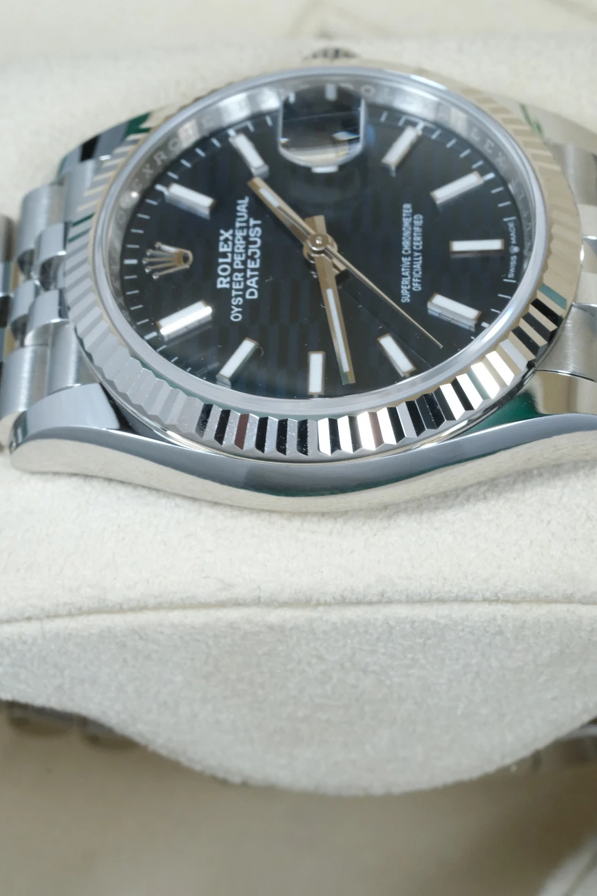 Часы Rolex  Datejust 36mm Steel &amp; White Gold Blue Motif Dial Discontinued  126234