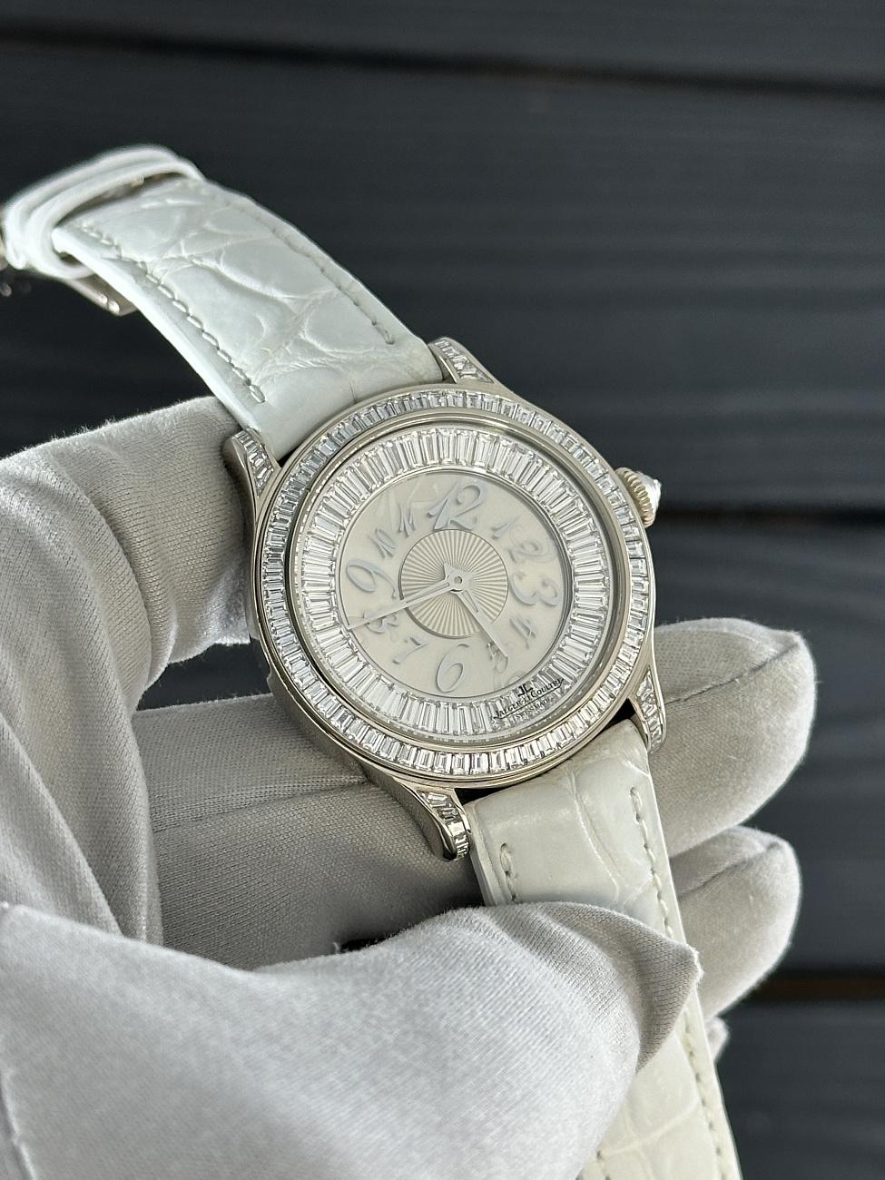 Часы Jaeger-LeCoultre  Master Twinkling Diamonds  Q1203402 158.3.60.S