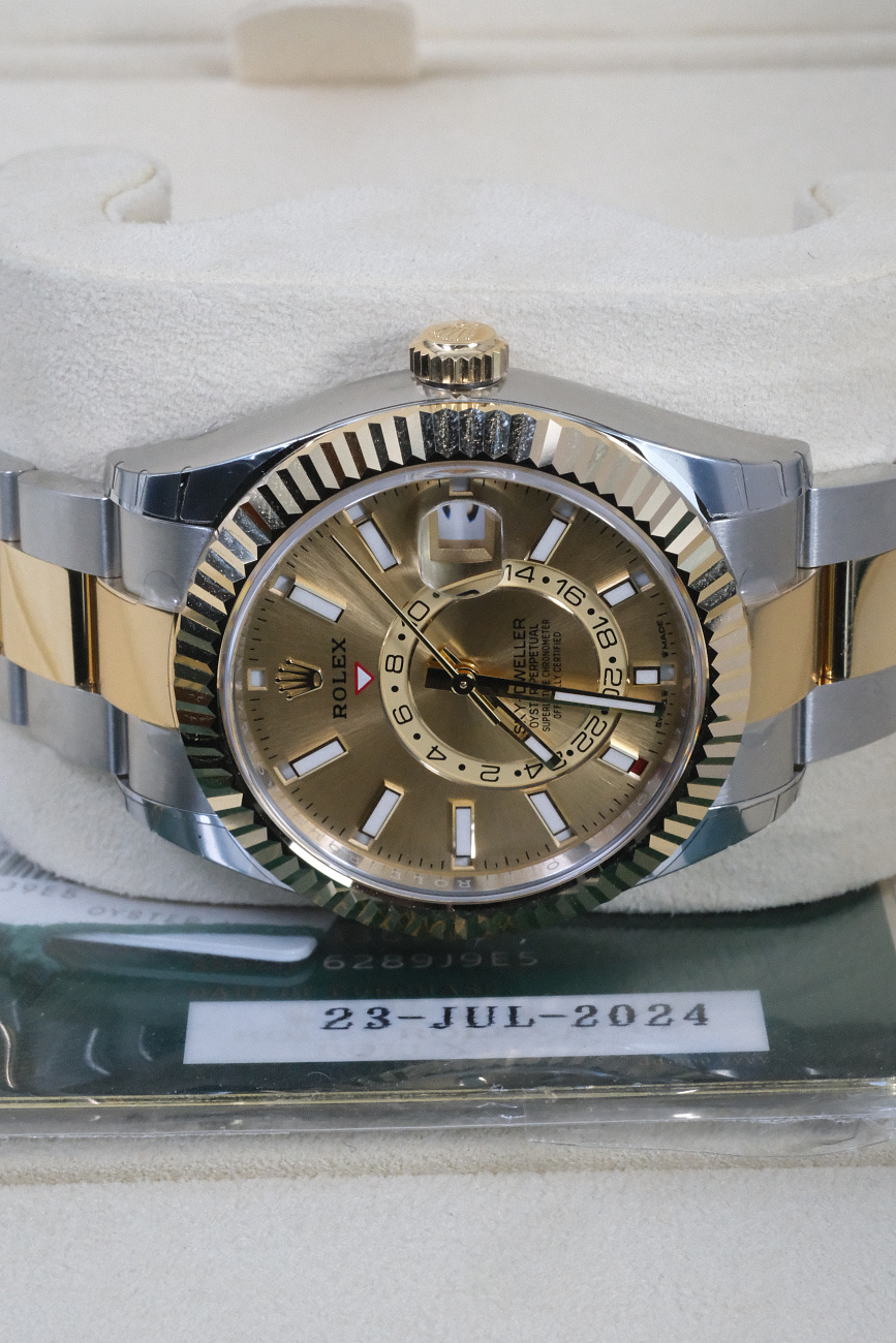 Часы Rolex  Sky-Dweller Steel & Yellow Gold Champagne Dial  336933