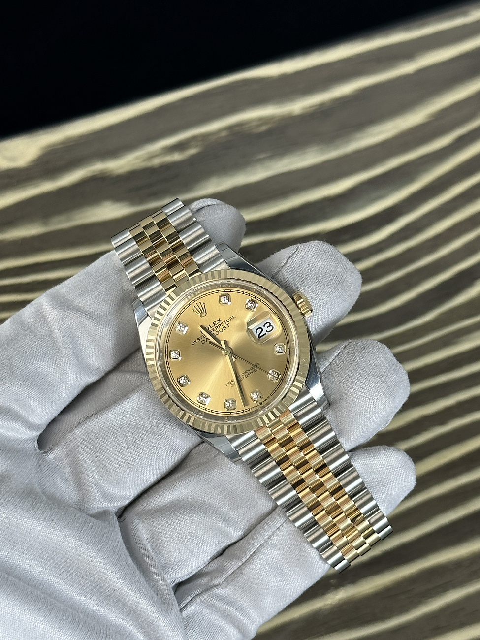 Часы Rolex  Datejust Champagne Diamond Dial 2023  126233-0017
