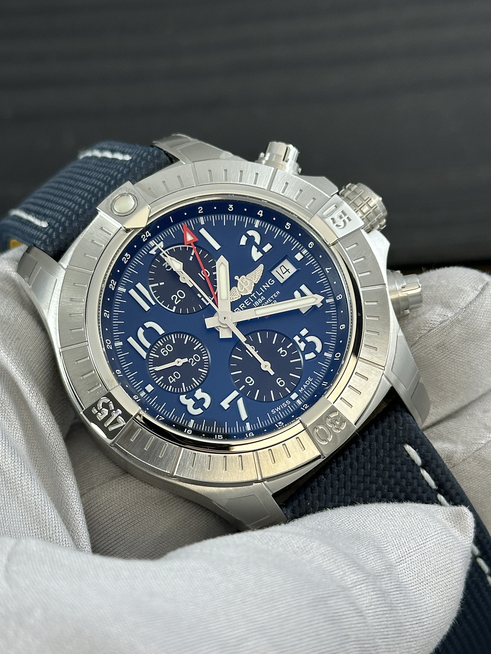 Часы Breitling  Avenger Chronograph Gmt 45  A24315101C1X2