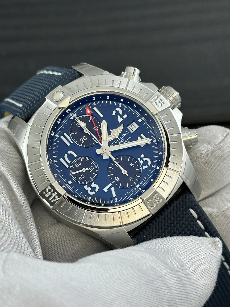 Часы Breitling  Avenger Chronograph Gmt 45  A24315101C1X2