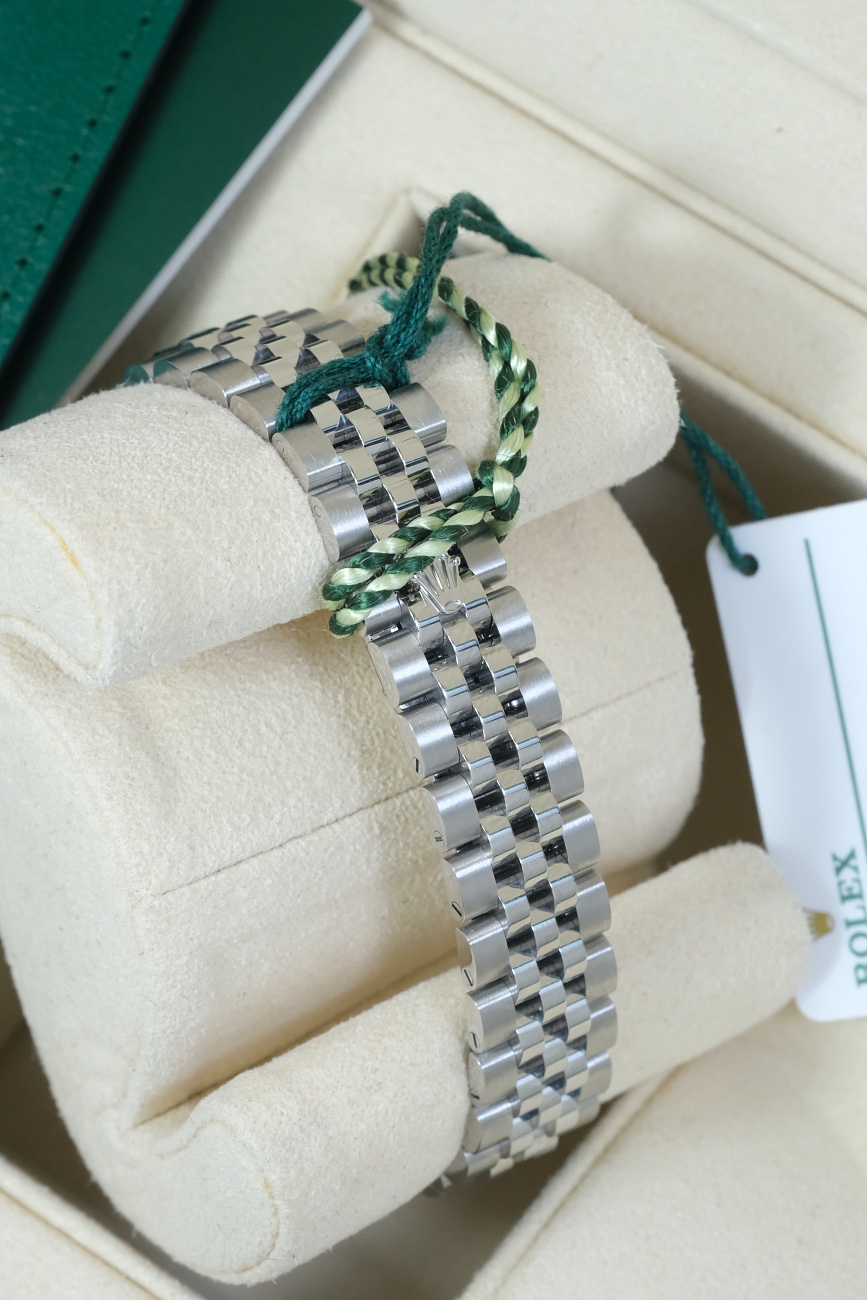 Часы Rolex  Datejust 28Mm Mop Dial Diamond Index  279174