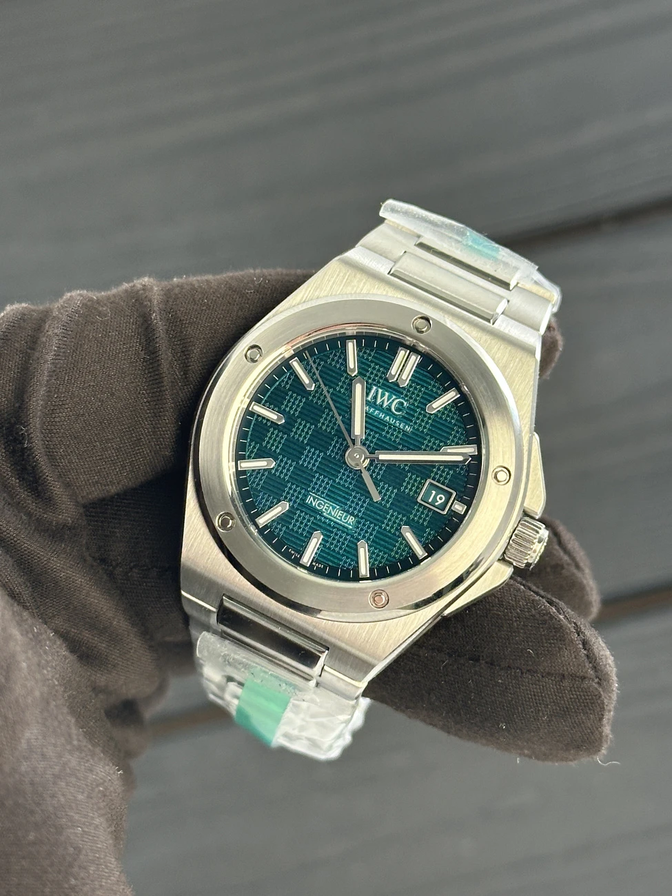 Часы Iwc  Ingenieur 40Mm Automatic Watch Green Dial  IW328903