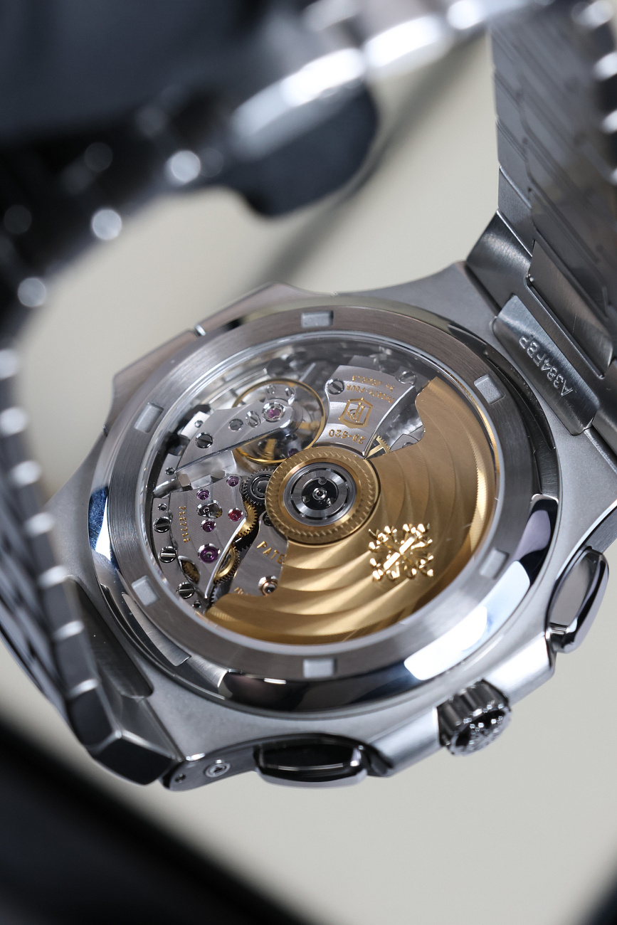 Часы Patek Philippe  Nautilus Travel Time Chronograph  5990/1A-001