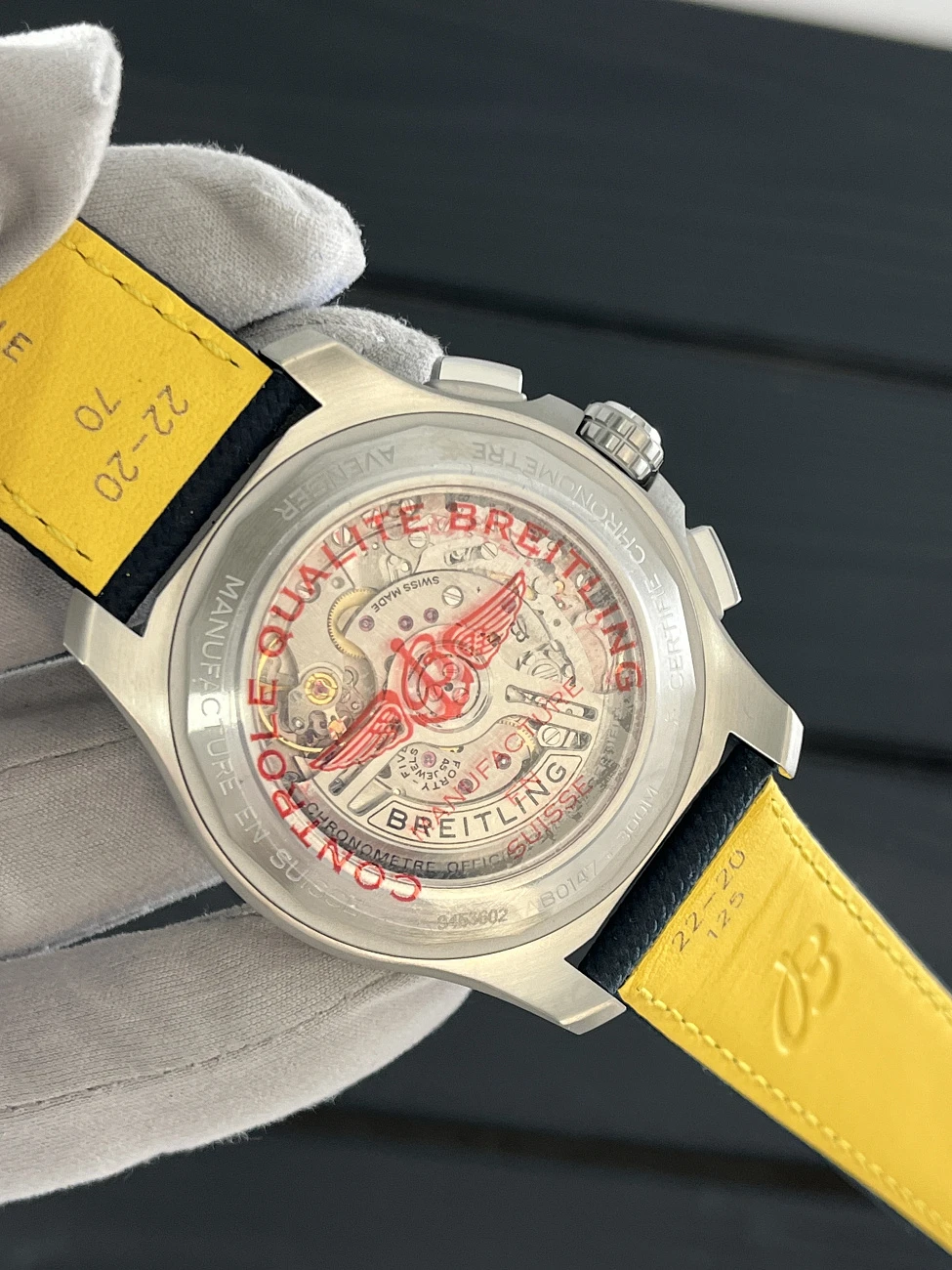 Часы Breitling  Avenger B01 Chronograph 44Mm  AB0147101C1X1