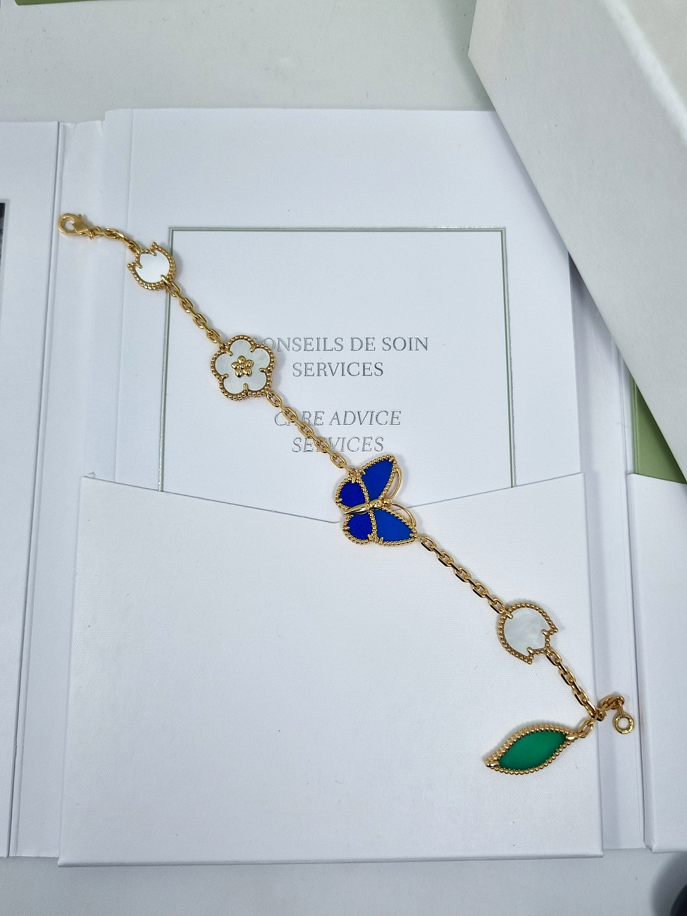 Украшение Van Cleef & Arpels  Lucky Spring Butterfly bracelet, 5 motifs  VCARPHZV00 