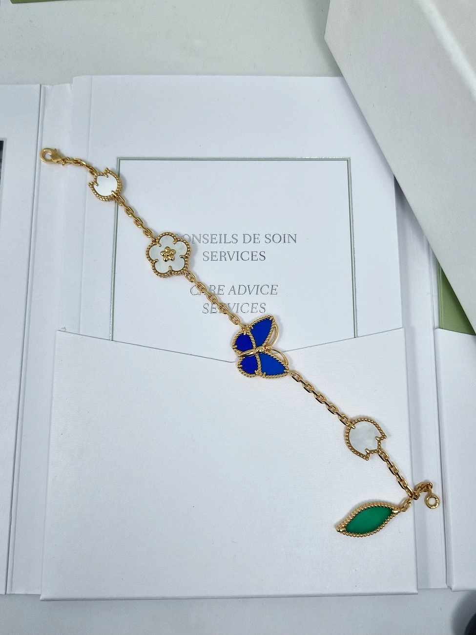 Украшение Van Cleef &amp; Arpels  Lucky Spring Butterfly bracelet, 5 motifs  VCARPHZV00 