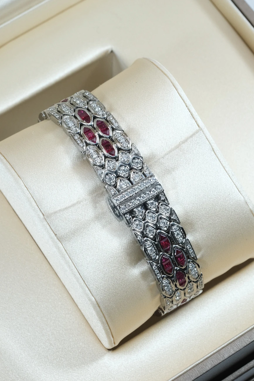 Часы Bvlgari  Serpenti Seduttori Custom Diamonds &amp; Ruby  103937