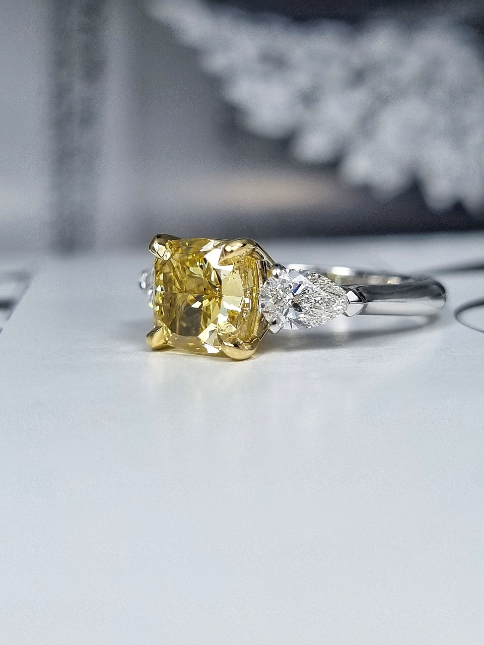 Украшение GIA  Кольцо с бриллиантом 3,02 ct. Fancy Deep Yellow/VS2   
